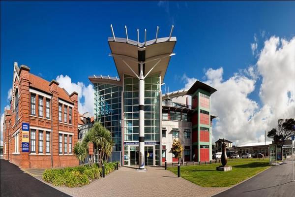 Universal College of Learning (UCOL)